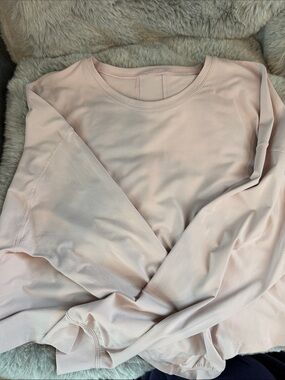 Lululemon Women's Lightweight Cropped Crewneck shirt in Pale Pink
